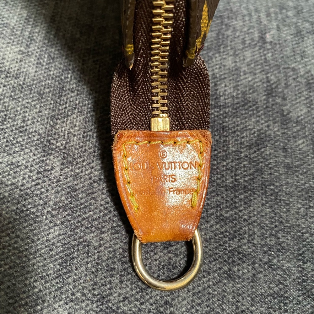 LOUIS VUITTON - Picture 7 of 8